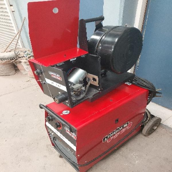 Máquina de soldar MIG Lincoln Electric  CV350T con cabezal LN 342–