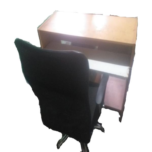 vendo silla Y escritorio de pc el combo